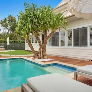 https://hacienda-luxury-6-bedroom-home-with-pool.hotelsbyronbayaustralia.com